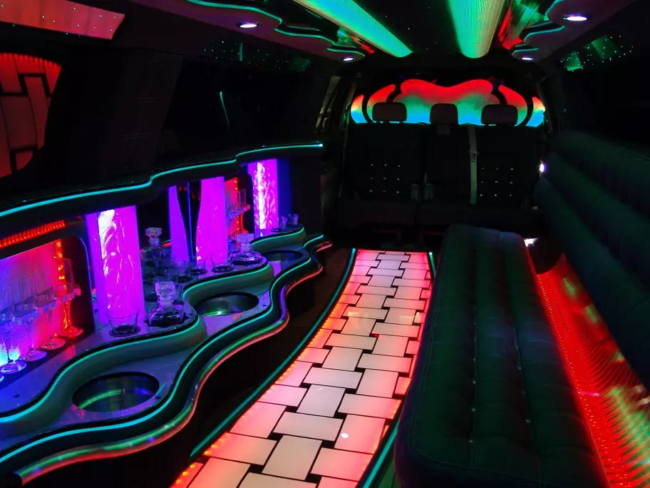 Hummer H2 White Pearl gallery 4