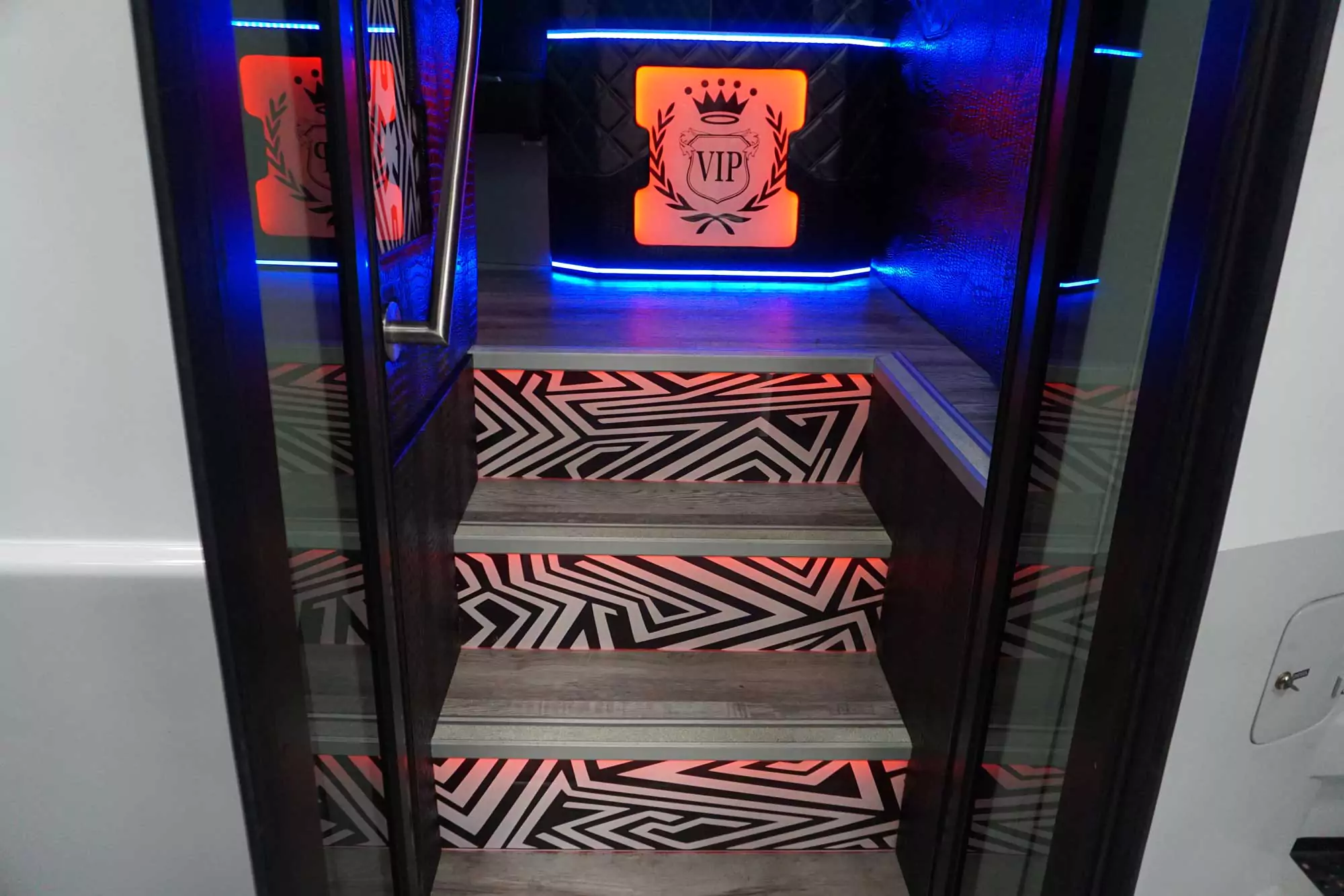 VIP gallery 6